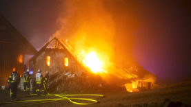 111 Bauernhof Brand Braunau