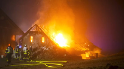 111 Bauernhof Brand Braunau