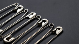 111 Sicherheitsnadel