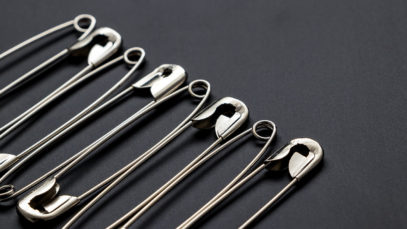 111 Sicherheitsnadel