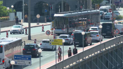 111 Nibelungebrücke Stau