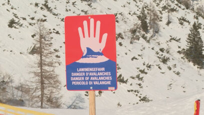 111 Lawinengefahr Schnee