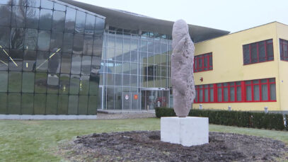 Erwin Wurm Kornspitz