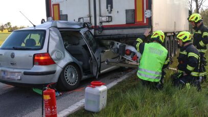 111 Auto LKW Crash