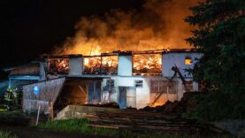 111 Bauernhof Brand Blitz