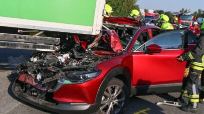 111 Autounfall Ansfelden