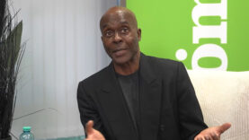 Bruce Darnell Mömax