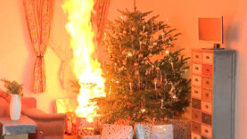 Christbaum in Flammen