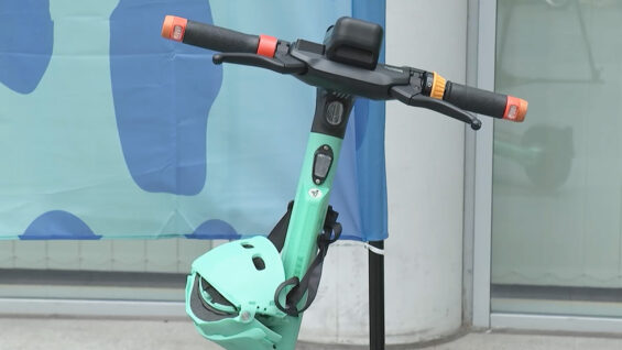 111 EScooter Christbaum