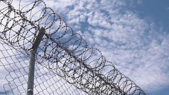 111 Leiner Kabeldieb