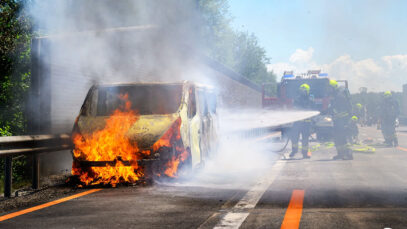 111 Kleinbus brennt