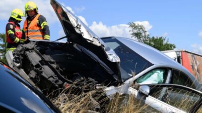 111 Autounfall 3 Leichtverletzte